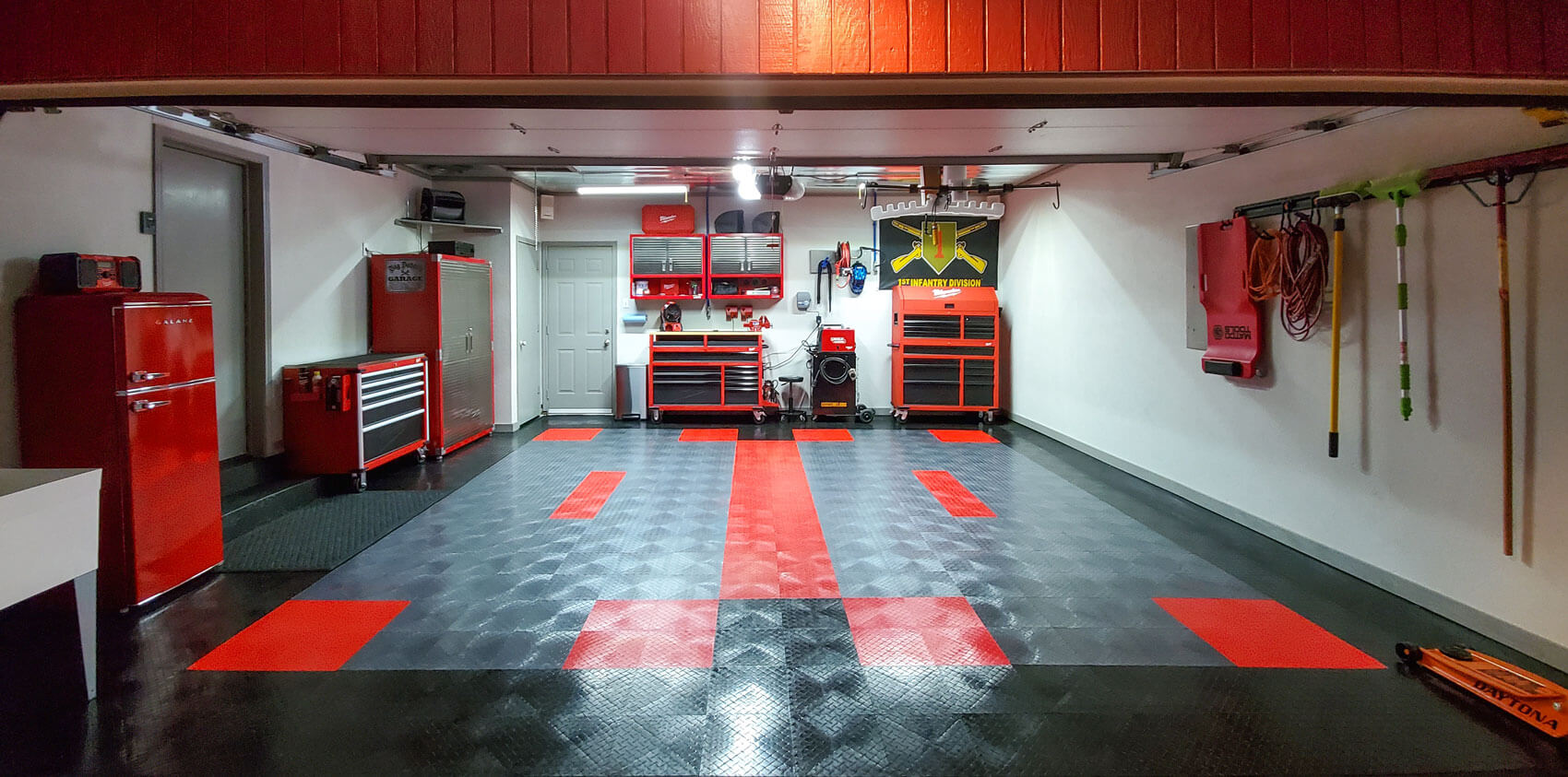 garage black graphite red